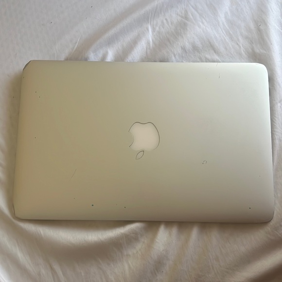 Selling an MacBook Air (11-inch, Early 2015)